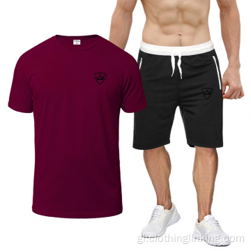 Camisetas de manga corta e pantalóns curtos de verán